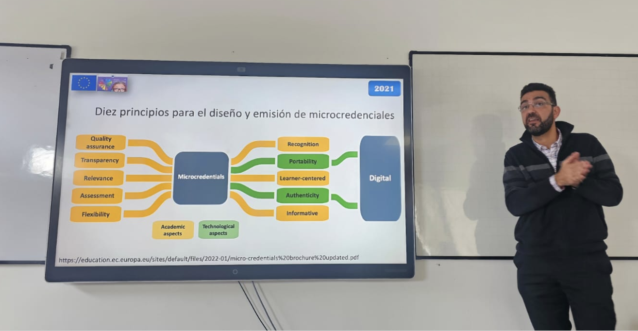 Cátedra UNESCO presenta las “Microcredenciales Digitales” en Ecuador